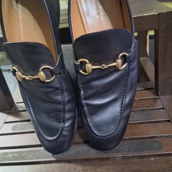 Gucci Black Loafers with Gold Accents - Picture 5 of 10